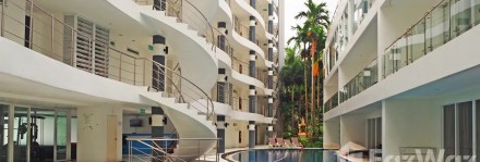 Sunset Plaza Condominium, Karon