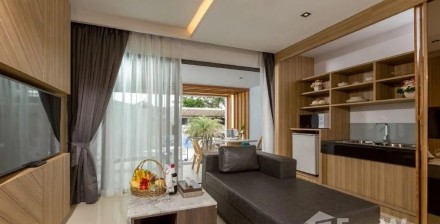 The Bay and Beach Club, Патонг