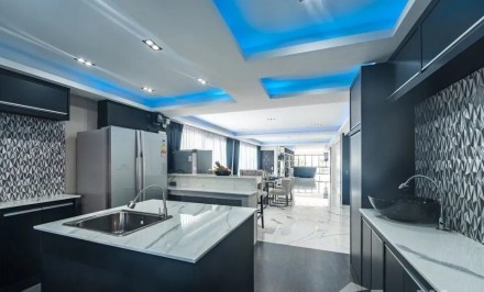 O'Reilly Seaview Apartment, Карон