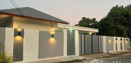 Phuket Thani Village, Si Sunthon